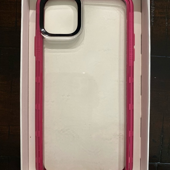 OtterBox case. iPhone 11 Pro Max - Picture 4 of 5